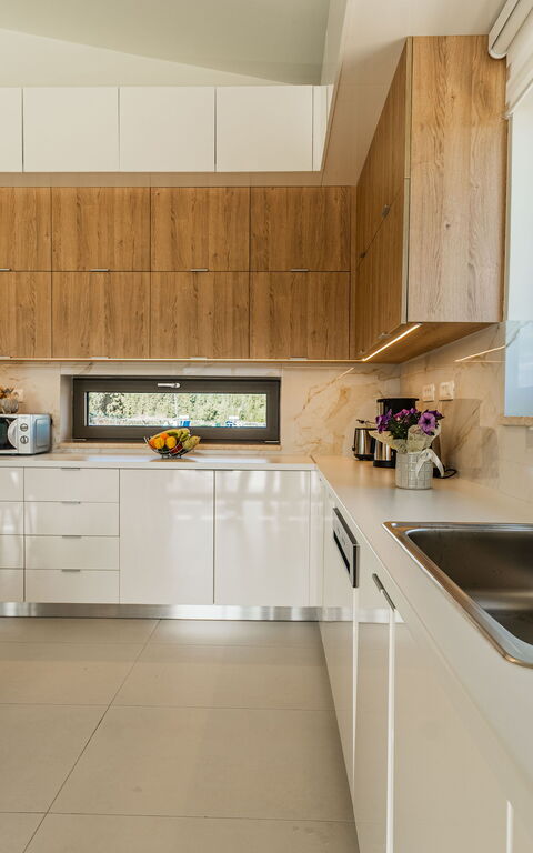 Villa Orientem Bis: Kjøkken, Lunsjrom, Stue