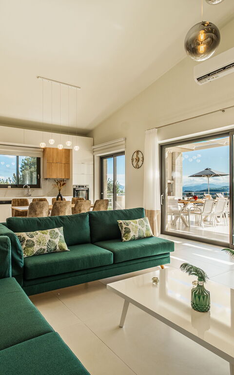 Villa Orientem Bis: Kjøkken, Lunsjrom, Stue