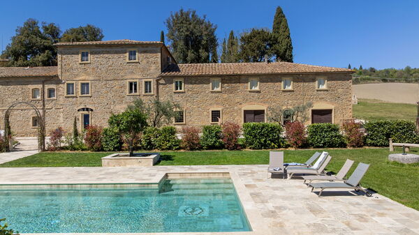 Borgo Ariano: Eksteriør, Utendørs