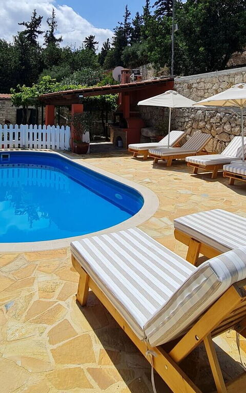 Villa Nikolas: basseng, Eksteriør