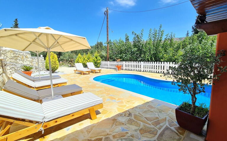 Villa Nikolas: basseng, Eksteriør