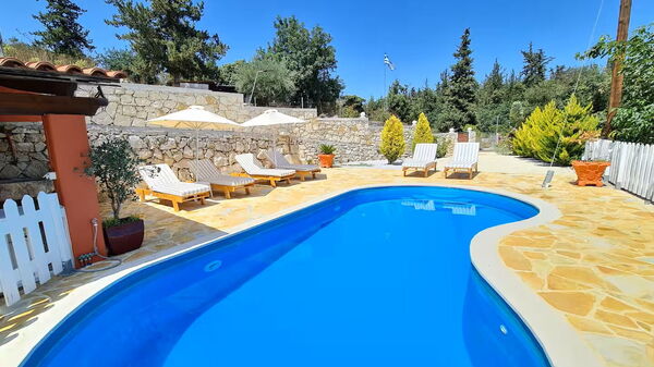 Villa Nikolas: basseng, Eksteriør