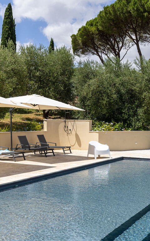 Villa Silvia: basseng, Eksteriør