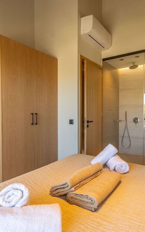 Villa Zen Hera: Baderom, soverom