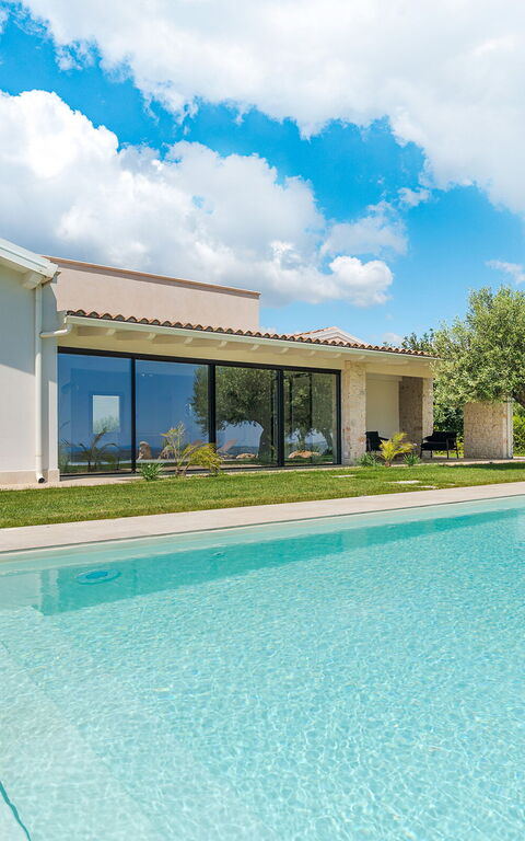 Netina Domus: basseng, Hage, Utendørs