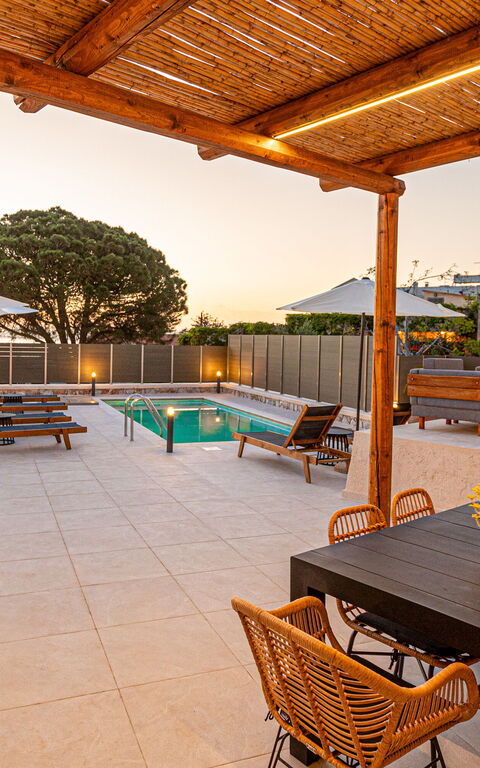 Villa Platon: Balkong / terrasse / uteplass, basseng, Eksteriør, Hage, Utendørs