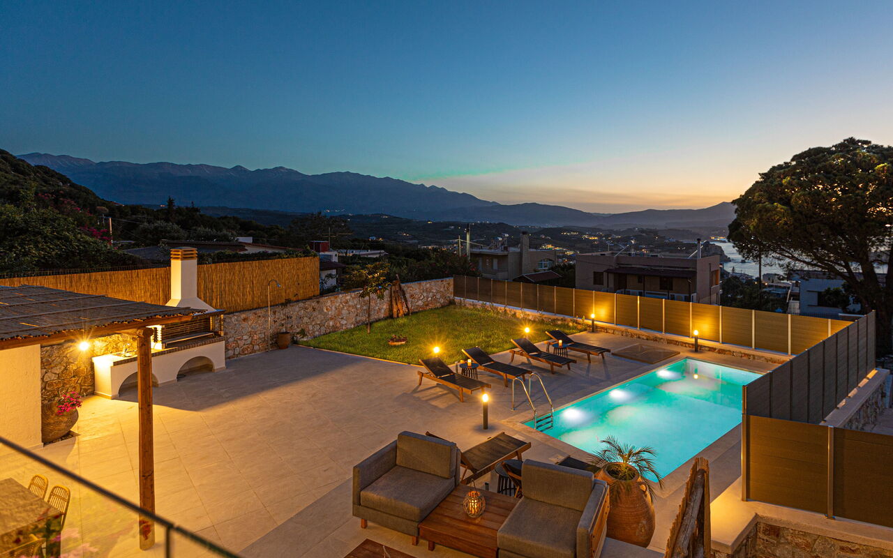 Villa Platon: Balkong / terrasse / uteplass, basseng, Eksteriør, Utendørs