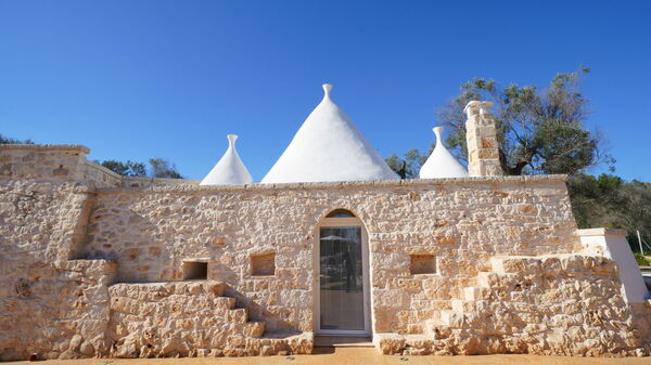 Trullo Samanta: Eksteriør, Utendørs