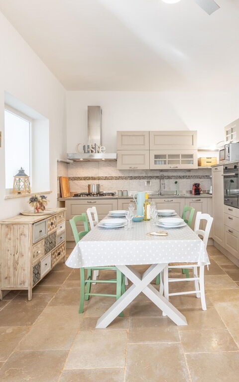 Villa Lampu Di Luce: Kjøkken, Lunsjrom, Stue