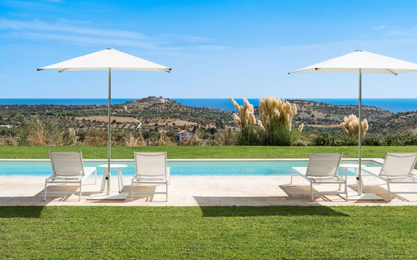 Villa Petite Afrique: basseng, Eksteriør, Hage, Utendørs