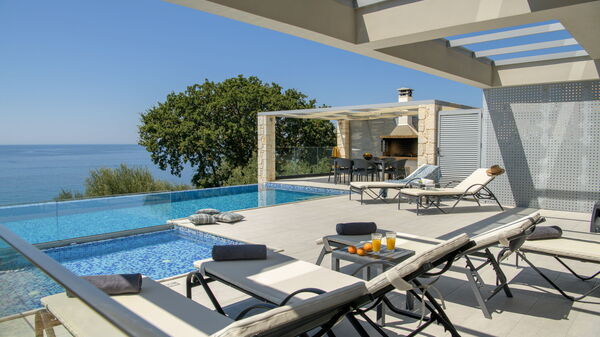 Villa Alkyoni: Balkong / terrasse / uteplass, basseng, Eksteriør, Utendørs, Visningar