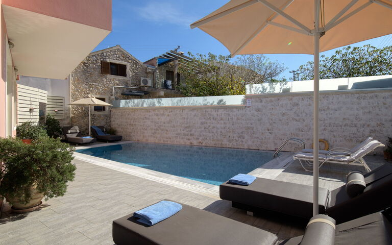 Doctor'S House: basseng, Eksteriør, Utendørs