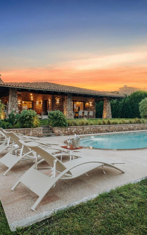 Villa Marinella: basseng, Eksteriør