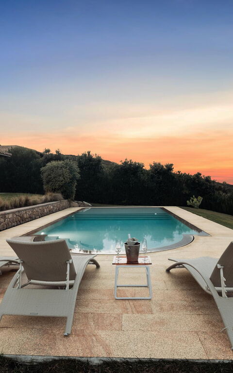 Villa Marinella: basseng, Eksteriør