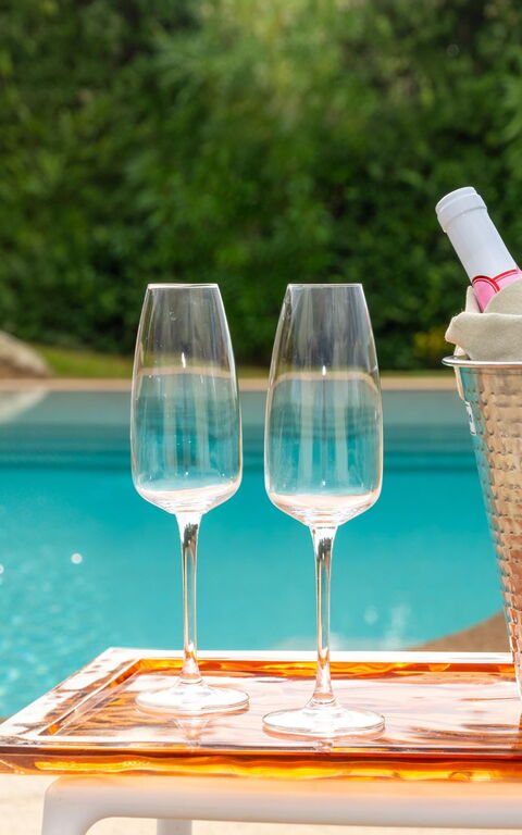 Villa Marinella: basseng, Eksteriør