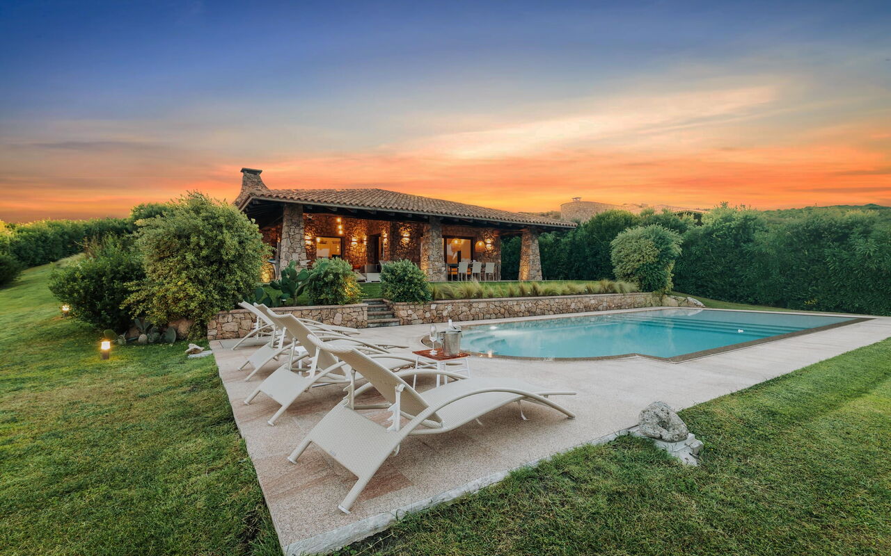 Villa Marinella: basseng, Eksteriør