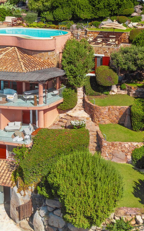 Villa Atlantide: basseng, Hage, Visningar