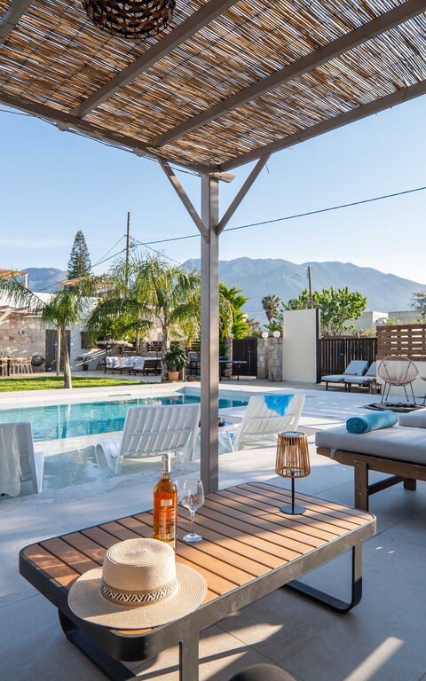 Villa Olympia: Balkong / terrasse / uteplass, basseng, Eksteriør, Utendørs