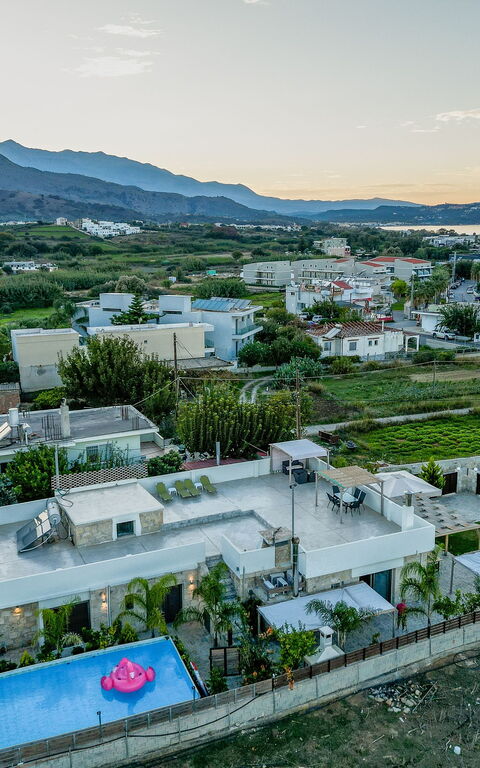 Villa Olympia: basseng, Visningar