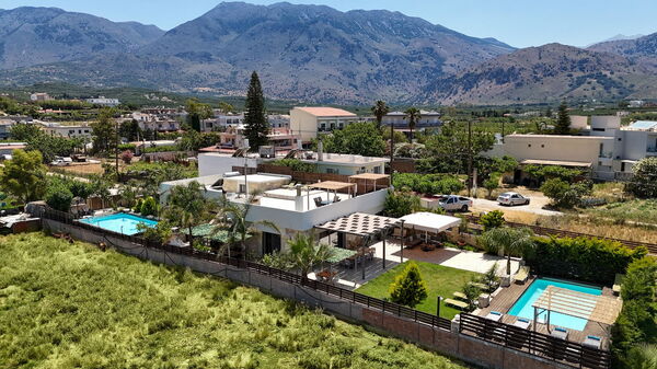 Villa Olympia: basseng, Visningar