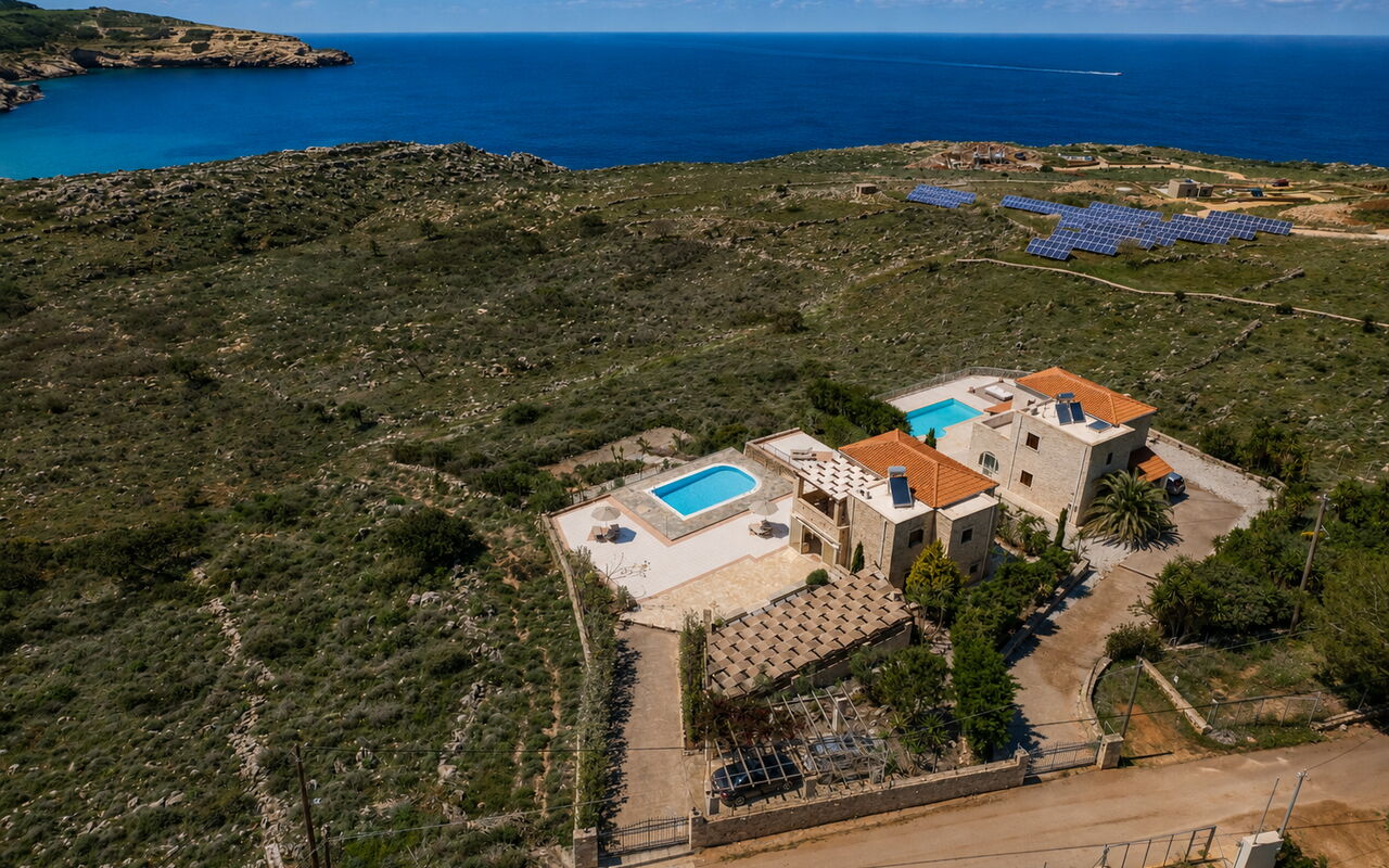 Villa Pi: Utendørs, Visningar