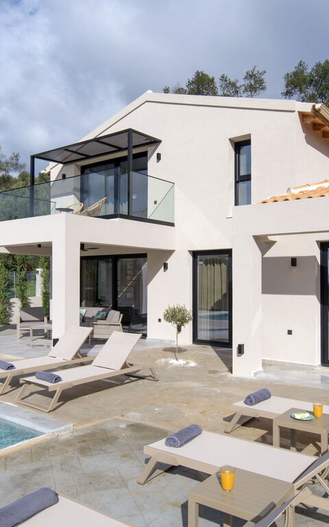 Villa Elais: basseng, Utendørs