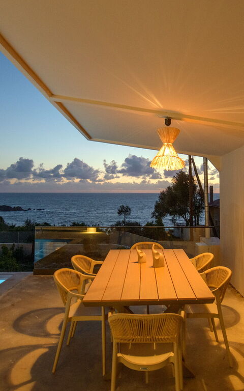 Villa Elais: Balkong / terrasse / uteplass, basseng, Utendørs, Visningar