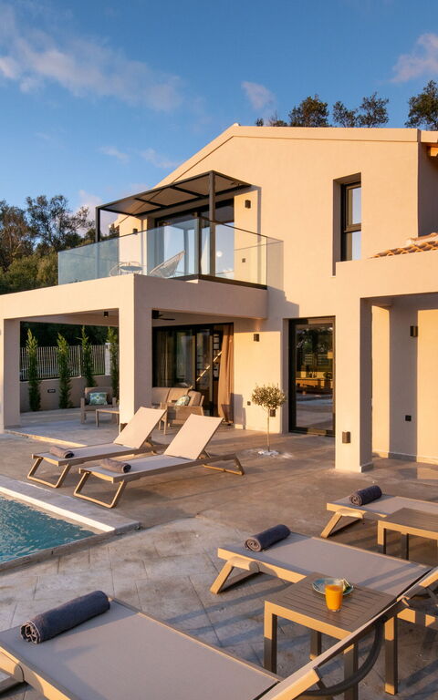 Villa Elais: basseng, Utendørs