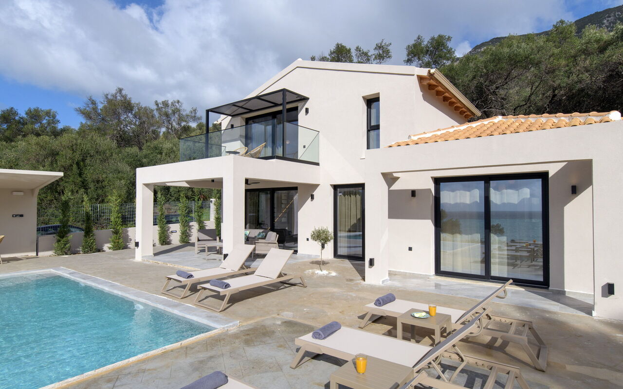 Villa Elais: basseng, Utendørs