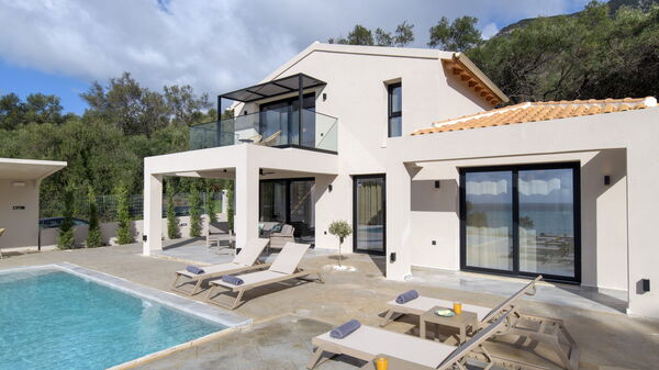 Villa Elais: basseng, Utendørs