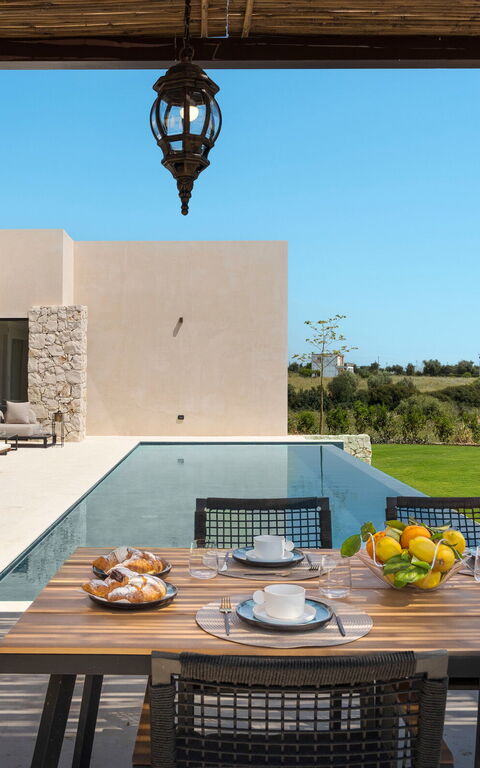 Eos Villa: Balkong / terrasse / uteplass, basseng, Eksteriør, Hage, Utendørs