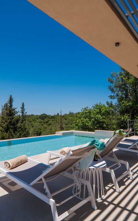 Villa Melia: basseng, Utendørs
