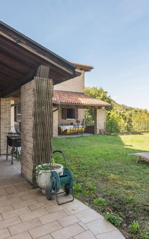 Villa Belvedere San Bartolo: Balkong / terrasse / uteplass, Hage