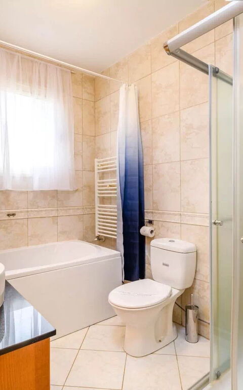 Royal Beachfront Villa: Baderom
