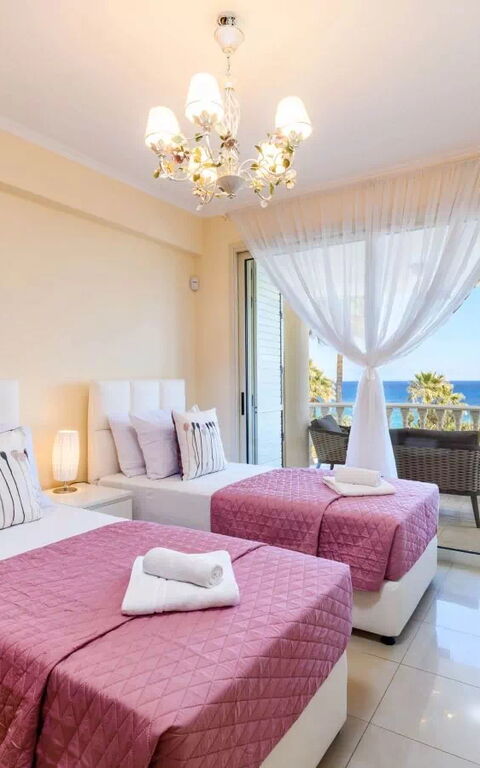 Royal Beachfront Villa: soverom