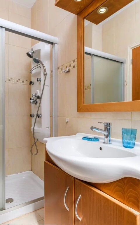 Royal Beachfront Villa: Baderom