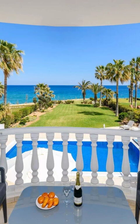 Royal Beachfront Villa: basseng, Eksteriør, Hage, Utendørs, Visningar
