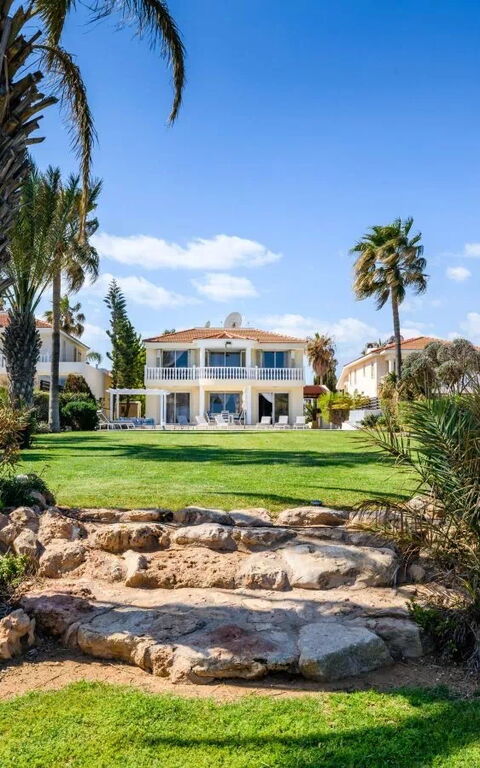 Royal Beachfront Villa: Eksteriør, Hage, Utendørs