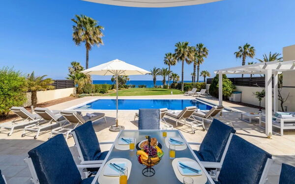 Royal Beachfront Villa: basseng, Eksteriør, Hage, Utendørs, Visningar