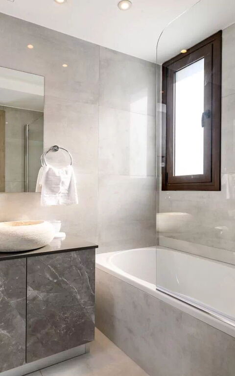 Serenity Seafront Villa: Baderom