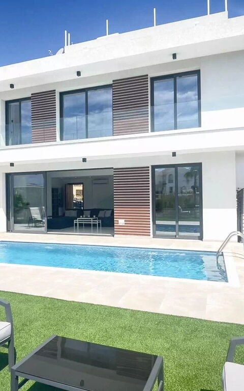 By the Beach - Royal Sapphire Villa: basseng, Eksteriør, Hage, Utendørs