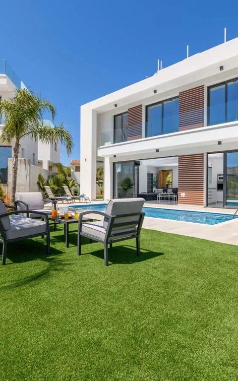 By the Beach - Royal Sapphire Villa: basseng, Eksteriør, Hage, Utendørs