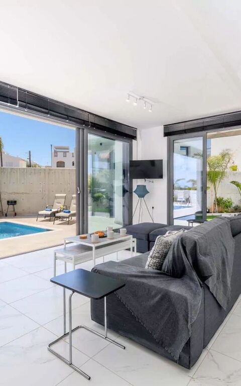 By the Beach - Royal Sapphire Villa: Stue