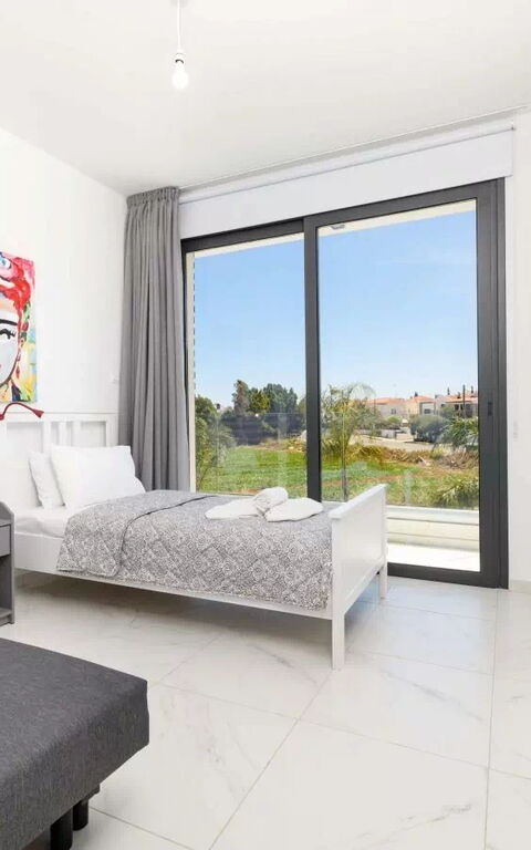 By the Beach - Royal Sapphire Villa: soverom