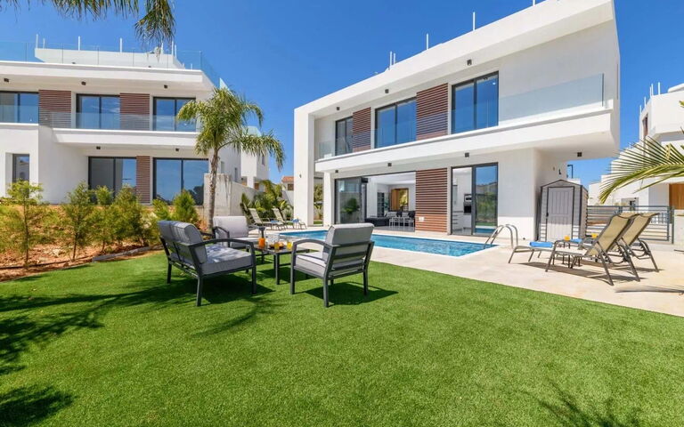 By the Beach - Royal Sapphire Villa: basseng, Eksteriør, Hage, Utendørs