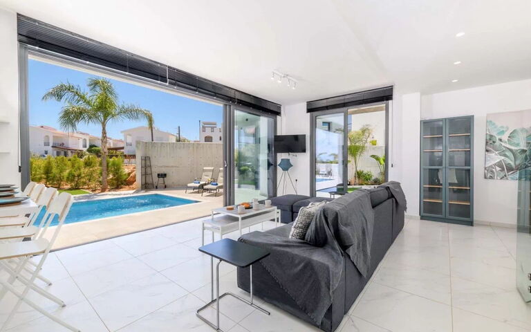 By the Beach - Royal Sapphire Villa: Stue