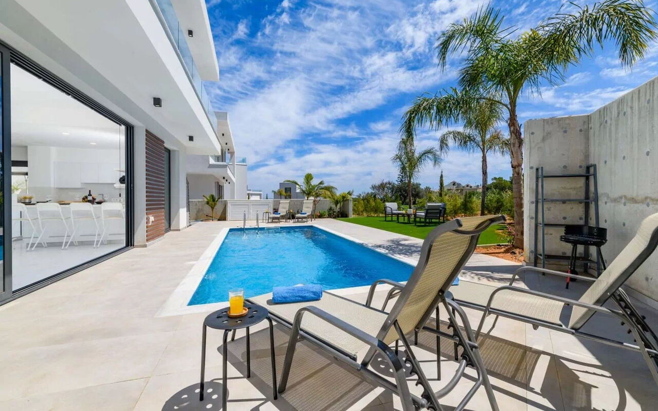 By the Beach - Royal Sapphire Villa: basseng, Eksteriør, Utendørs