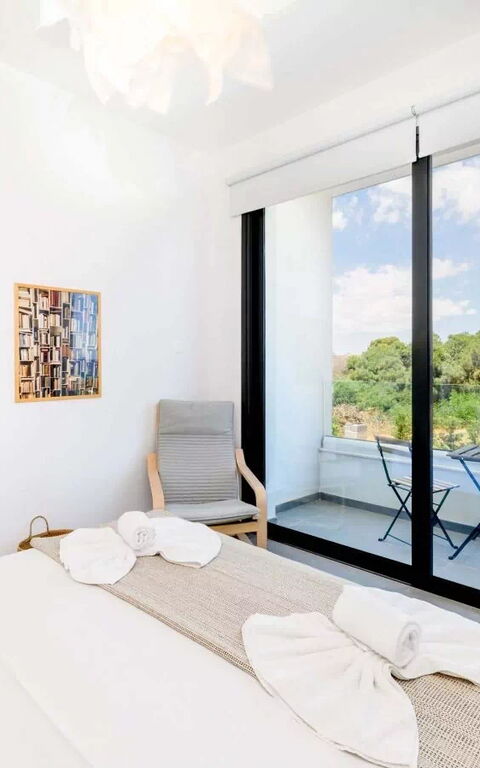 By the Beach - Sea Pearl Villa: soverom