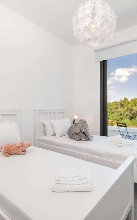 By the Beach - Sea Pearl Villa: soverom