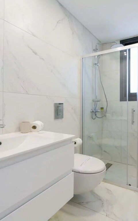 By the Beach - Sea Pearl Villa: Baderom